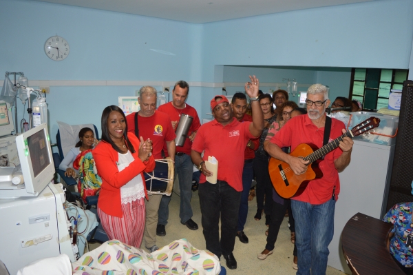 Hospital Docente Padre Billini lleva alegría a pacientes y colaboradores  con aguinaldo