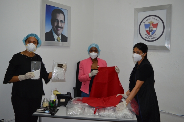 Hospital Docente Padre Billini recibe donación de la diseñadora Mayle Vásquez